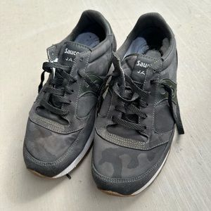 Saucony Jazz - Camo foam, original inner soles removed